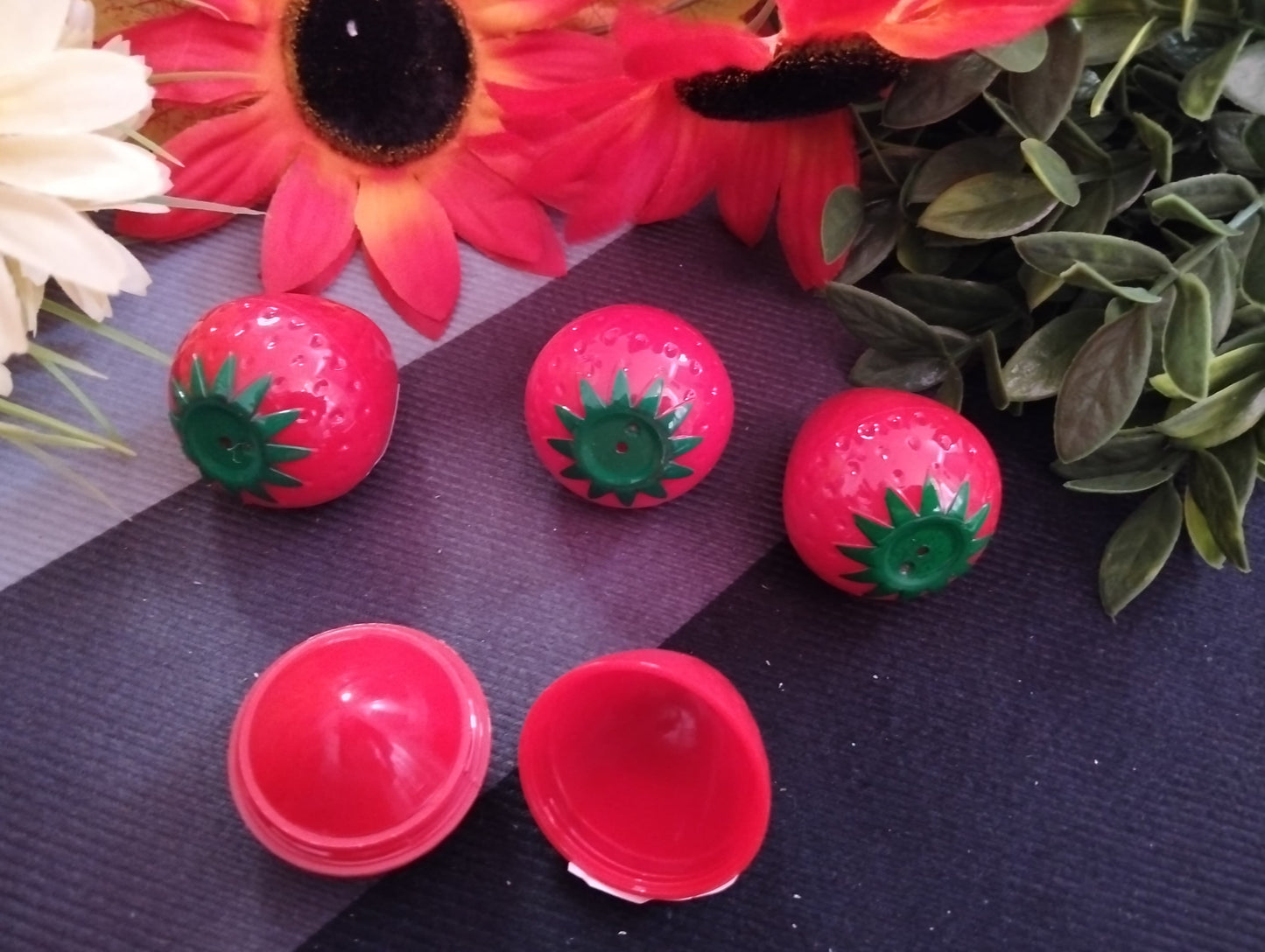 🍓 BALSAMO LABIAL EN FORMA DE FRESA – HIDRATACIÓN DULCE Y DURADERA