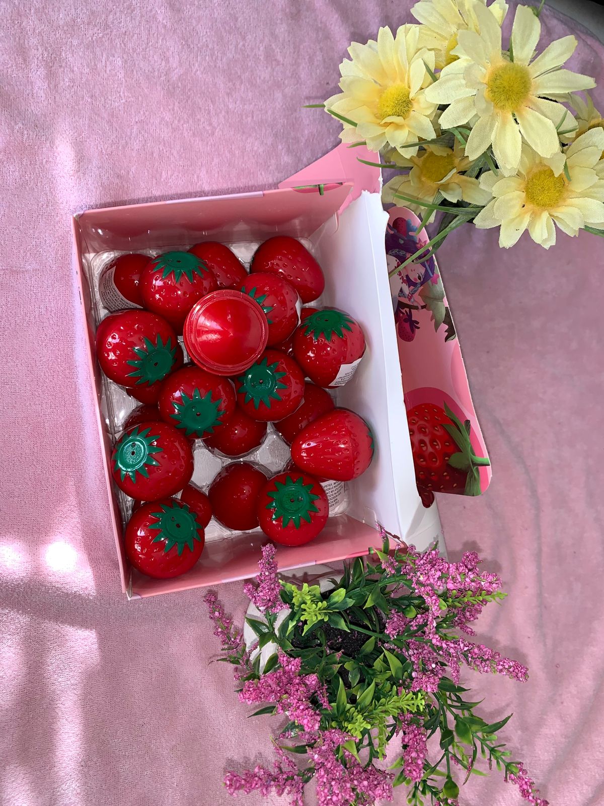 🍓 BALSAMO LABIAL EN FORMA DE FRESA – HIDRATACIÓN DULCE Y DURADERA