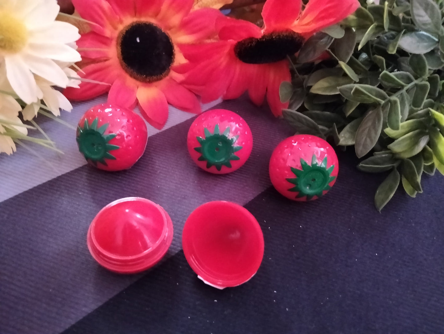 🍓 BALSAMO LABIAL EN FORMA DE FRESA – HIDRATACIÓN DULCE Y DURADERA