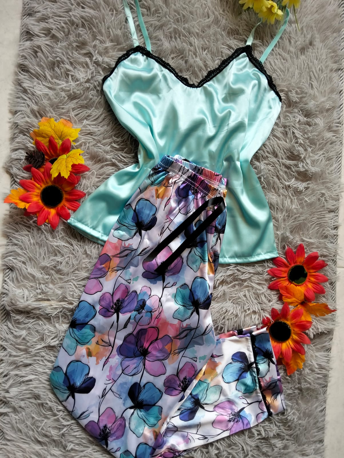 PIJAMA SATINADA DAMA – TOP CON ENCAJE Y PANTALÓN LARGO