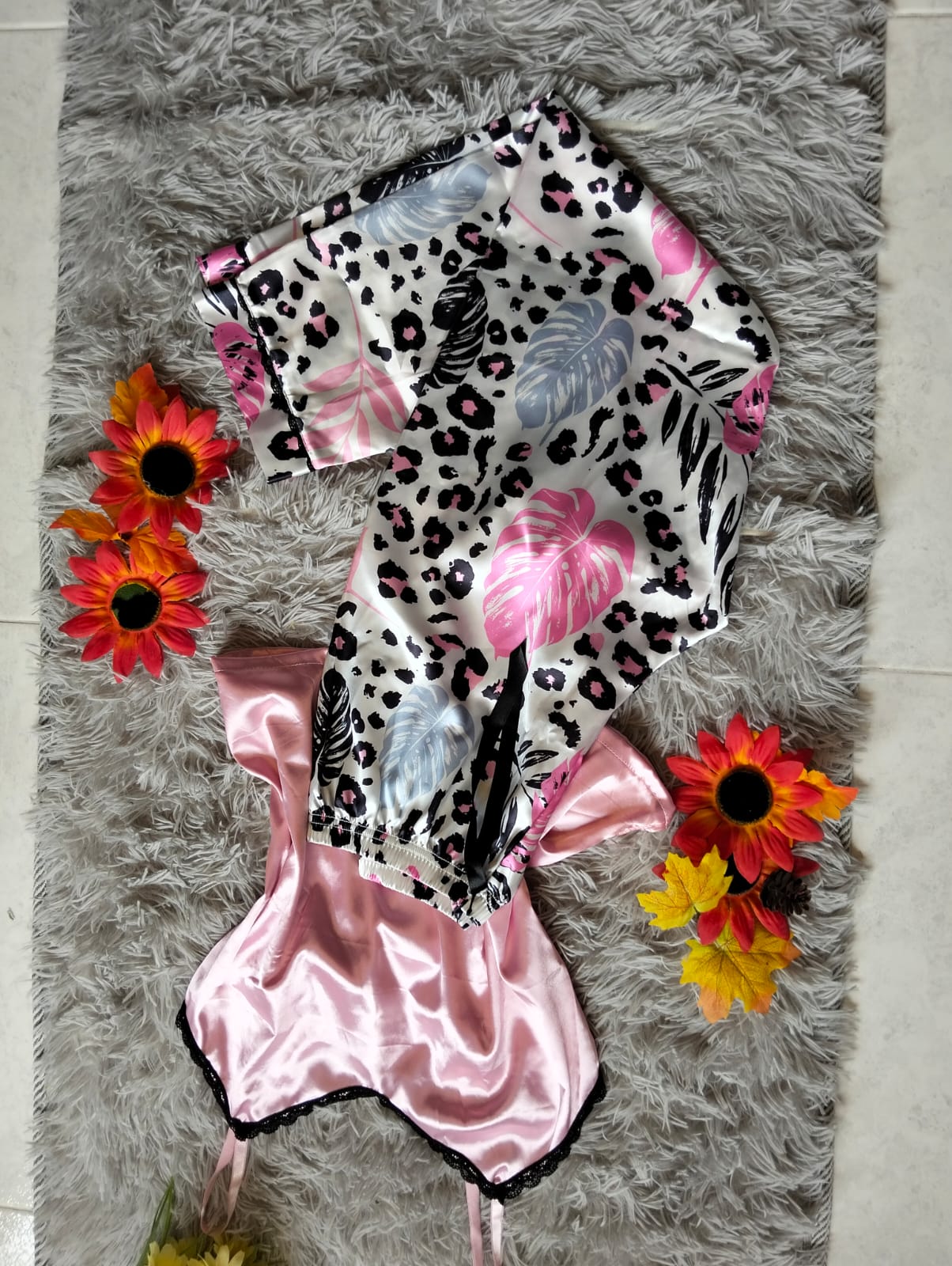 PIJAMA SATINADA DAMA – TOP CON ENCAJE Y PANTALÓN LARGO