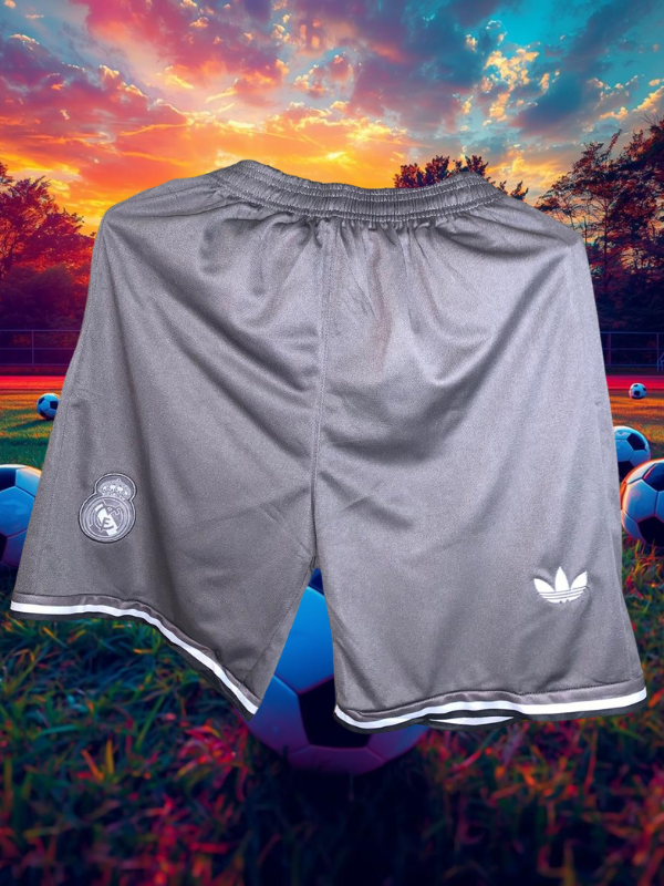 UNIFORME REAL MADRID GREY LEGACY – ESTILO CLÁSICO