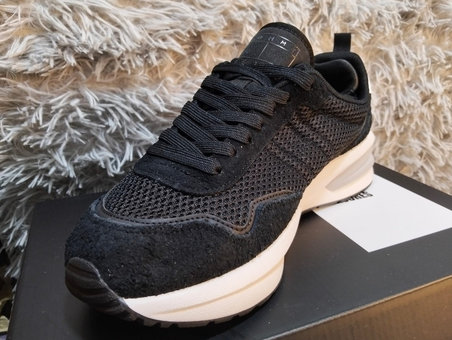 TENIS TOMMY JEANS CASUAL NEGROS – ESTILO CLÁSICO Y CÓMODO PARA DIARIO