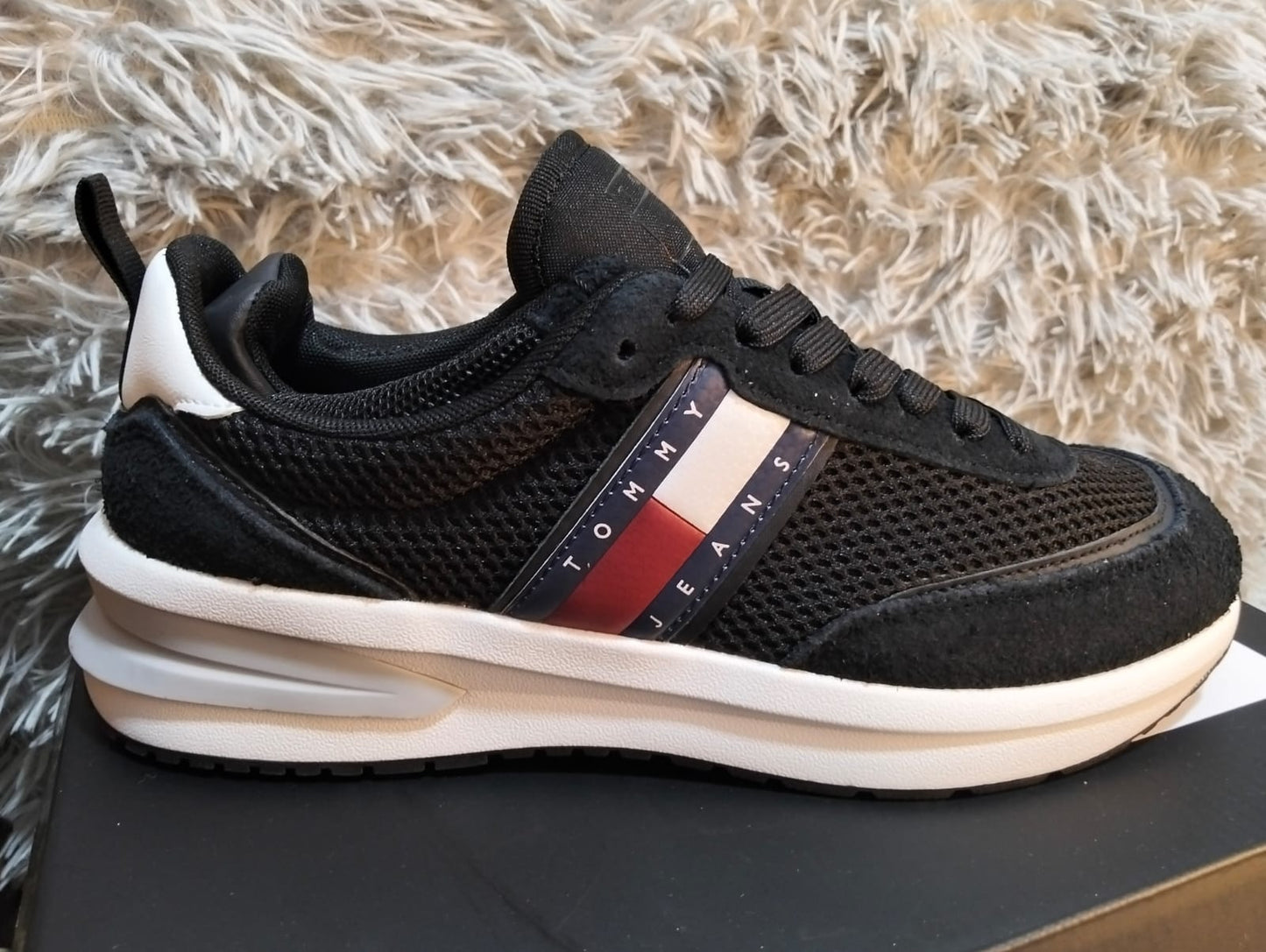 TENIS TOMMY JEANS CASUAL NEGROS – ESTILO CLÁSICO Y CÓMODO PARA DIARIO