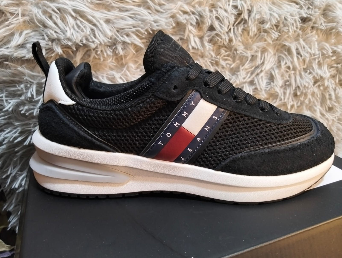 TENIS TOMMY JEANS CASUAL NEGROS – ESTILO CLÁSICO Y CÓMODO PARA DIARIO