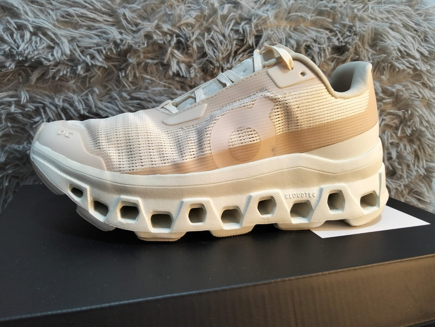 TENIS ON CLOUDTEC DAMA – MÁXIMA AMORTIGUACIÓN Y ESTILO MODERNO