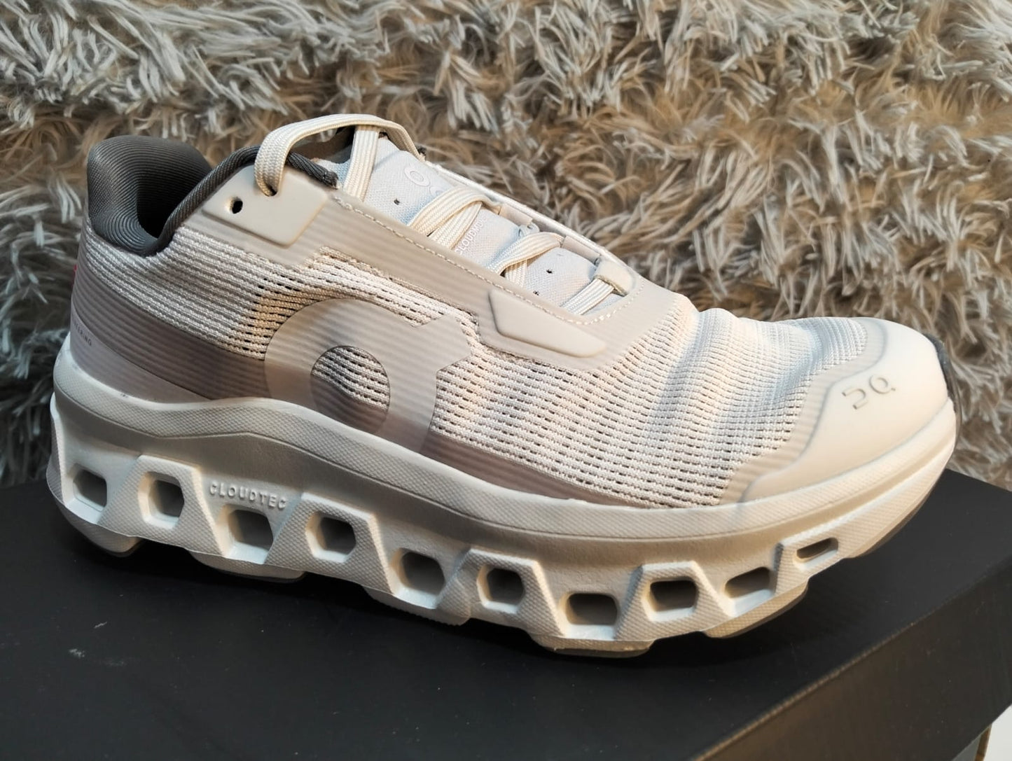TENIS ON CLOUDTEC DAMA – MÁXIMA AMORTIGUACIÓN Y ESTILO MODERNO