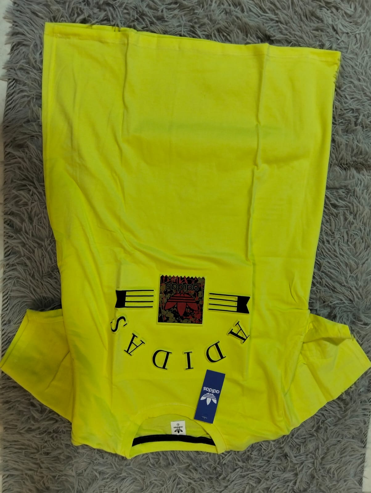 CAMISETA REPUJADA TELA SUAVE– STREETWEAR CON MUCHA ACTITUD