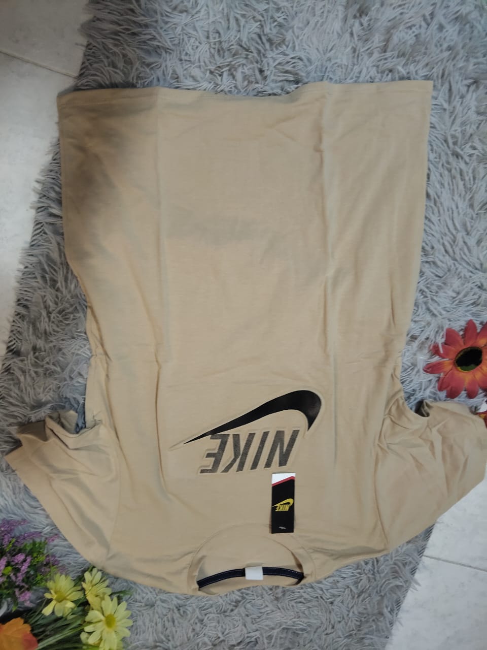 CAMISETA REPUJADA TELA SUAVE– STREETWEAR CON MUCHA ACTITUD