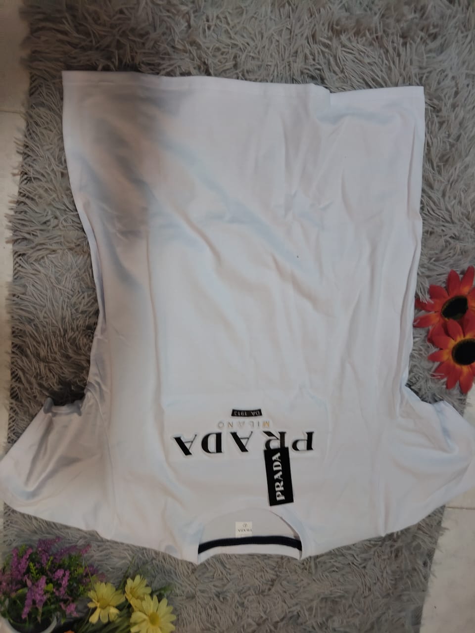 CAMISETA REPUJADA TELA SUAVE– STREETWEAR CON MUCHA ACTITUD